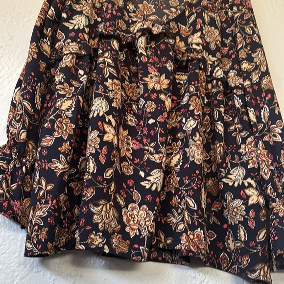 Anthropologie Entro Deep V oversized ruffle detail Floral Tunic Top L - Picture 5 of 10